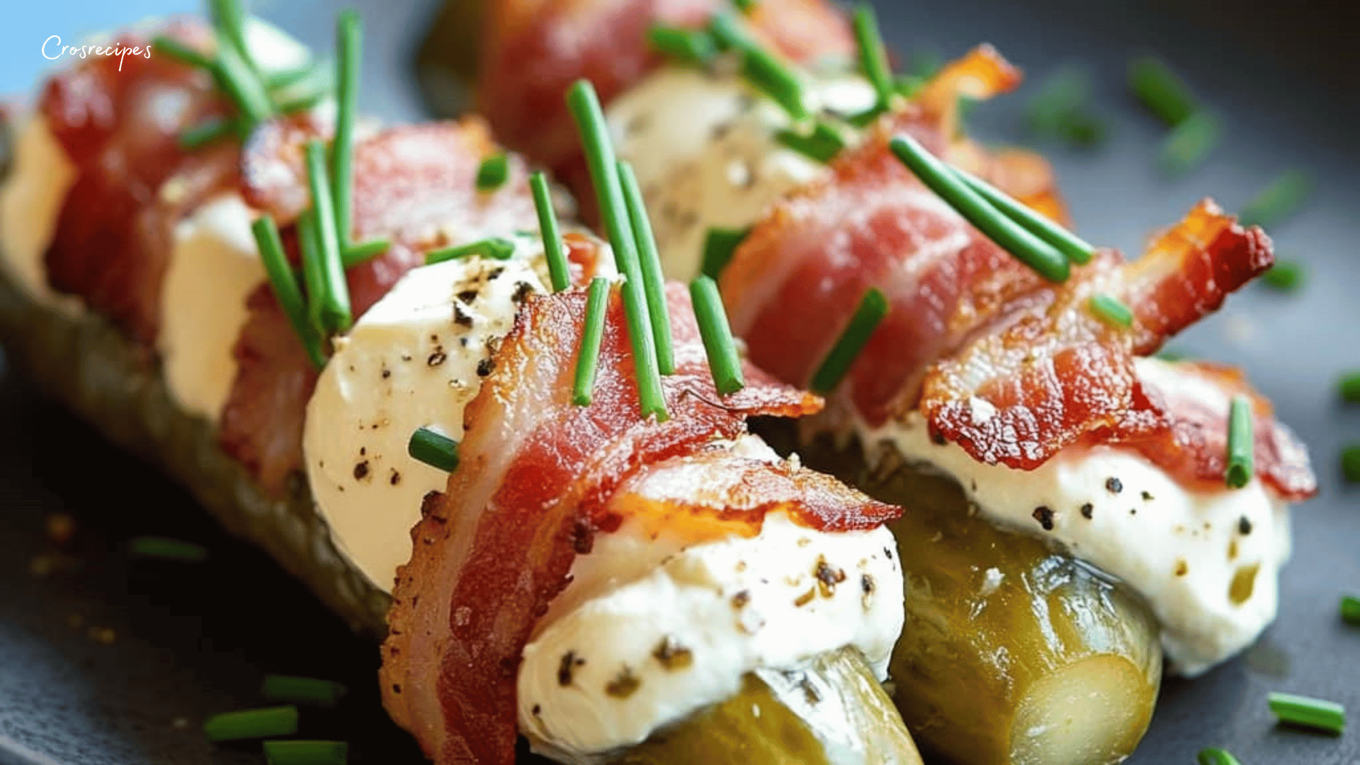 Cornichons garnis au fromage et bacon, savoureux et croustillants