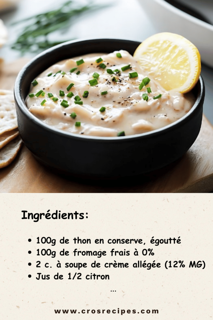 Crème de thon servie dans un bol avec crackers et crudités.