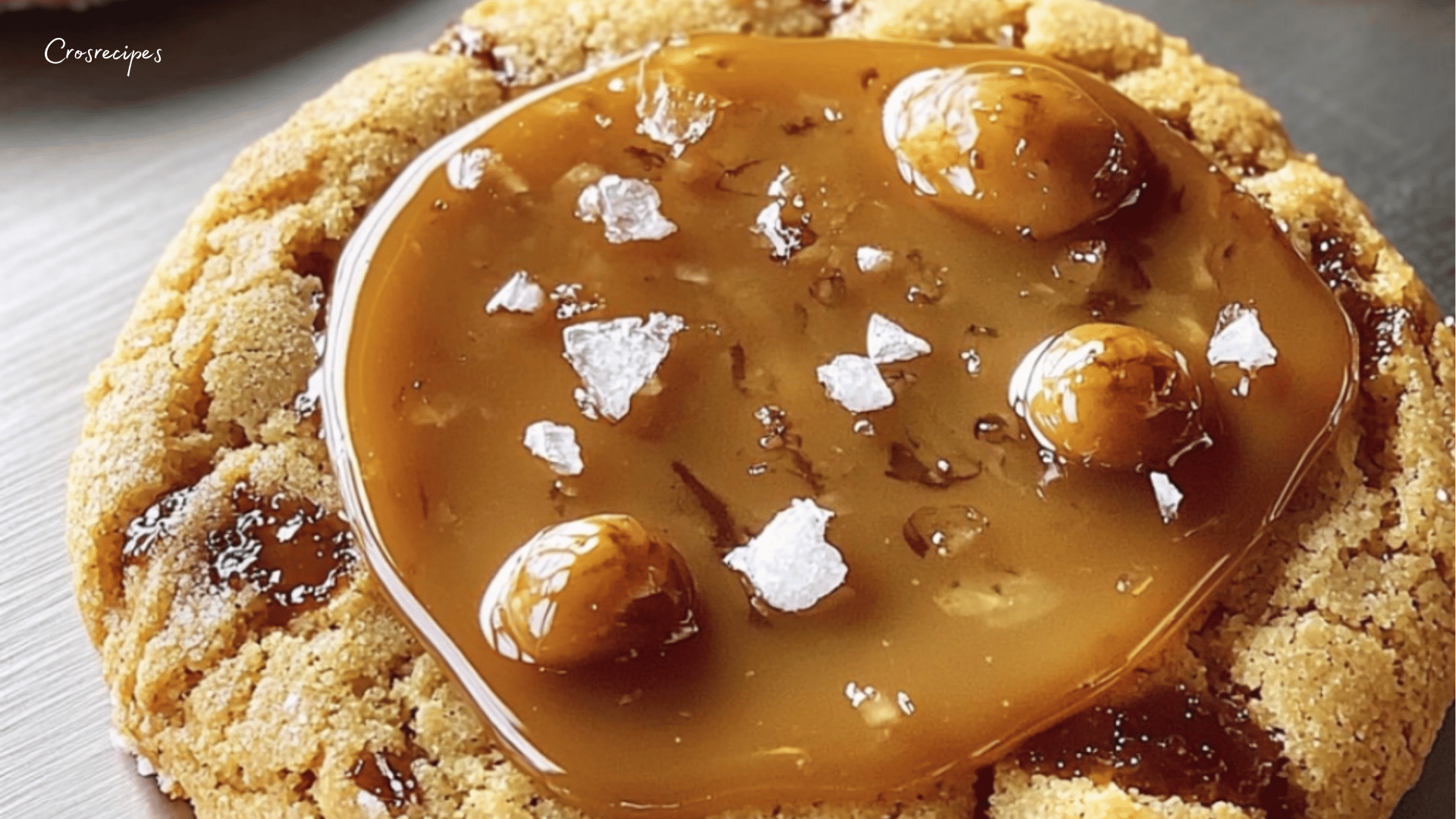 Cookies caramel et cacahuètes façon Grolet garnis de caramel fondant et éclats de cacahuètes croquantes.