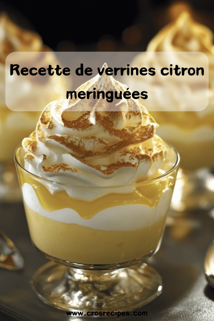 Verrines citron meringuées avec une meringue dorée et des biscuits croustillants, servies dans des verres élégants.