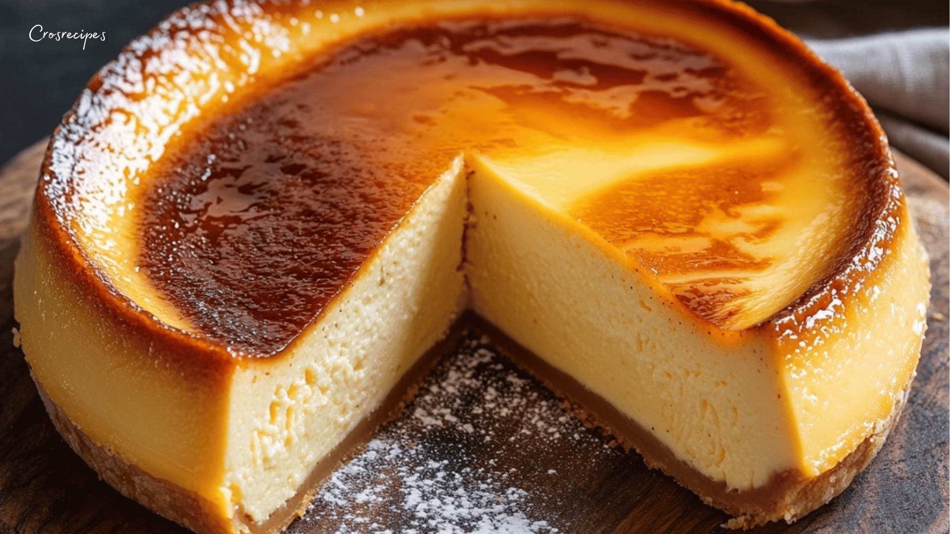 Flan pâtissier maison doré avec une texture crémeuse et une pâte sablée croustillante.