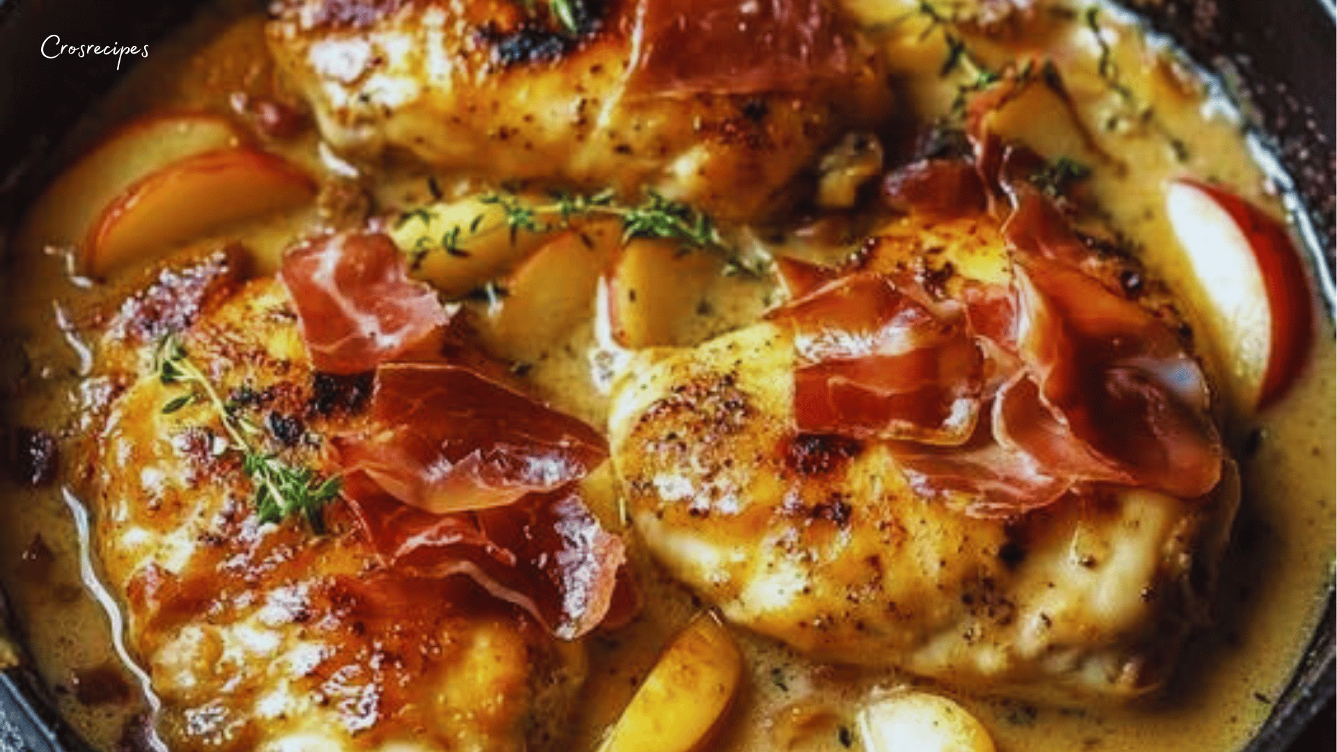 poêlée de poulet en sauce au cidre de pomme avec prosciutto et pommes