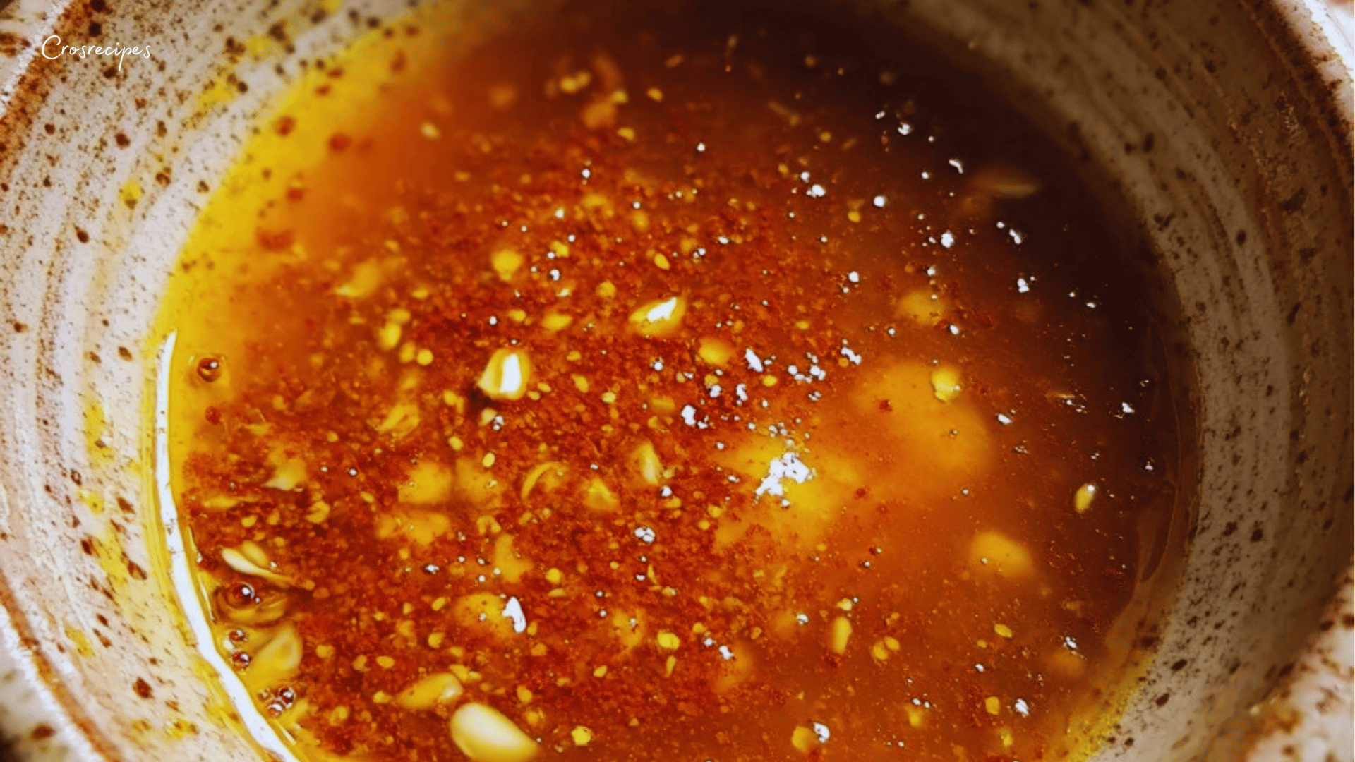 marinade BBQ ail-piment maison dans un bol