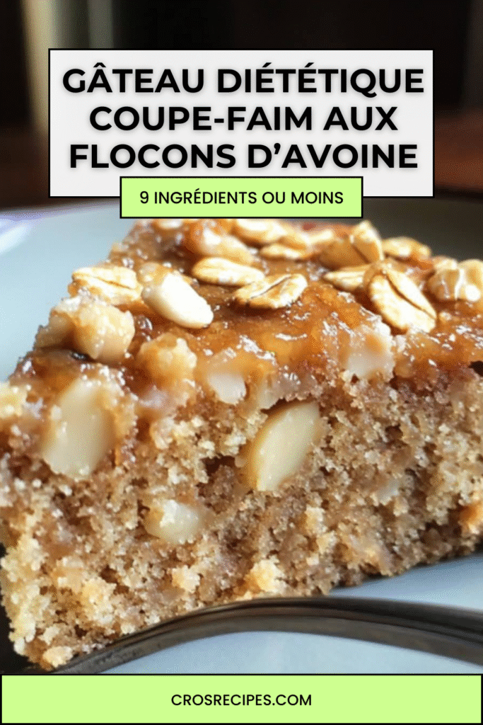 Gâteau Diététique aux flocons d’avoine, moelleux et doré, découpé en parts sur une assiette, accompagné de fruits frais et de cannelle.