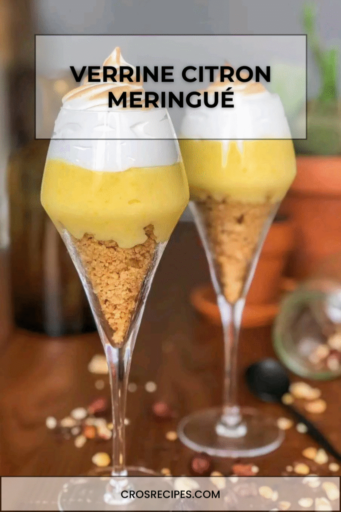 Verrine citron meringué individuelle avec couches de crumble, crème citron et meringue dorée.