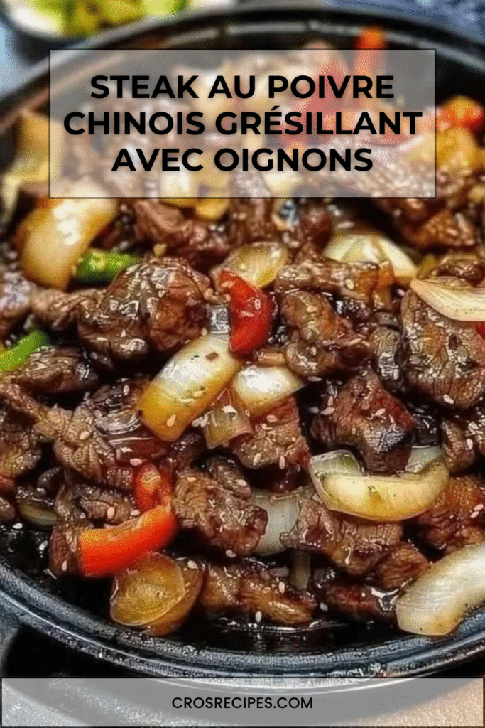 Lamelles de bœuf sautées au wok avec poivrons, oignons et sauce au poivre chinois servies sur du riz jasmin.