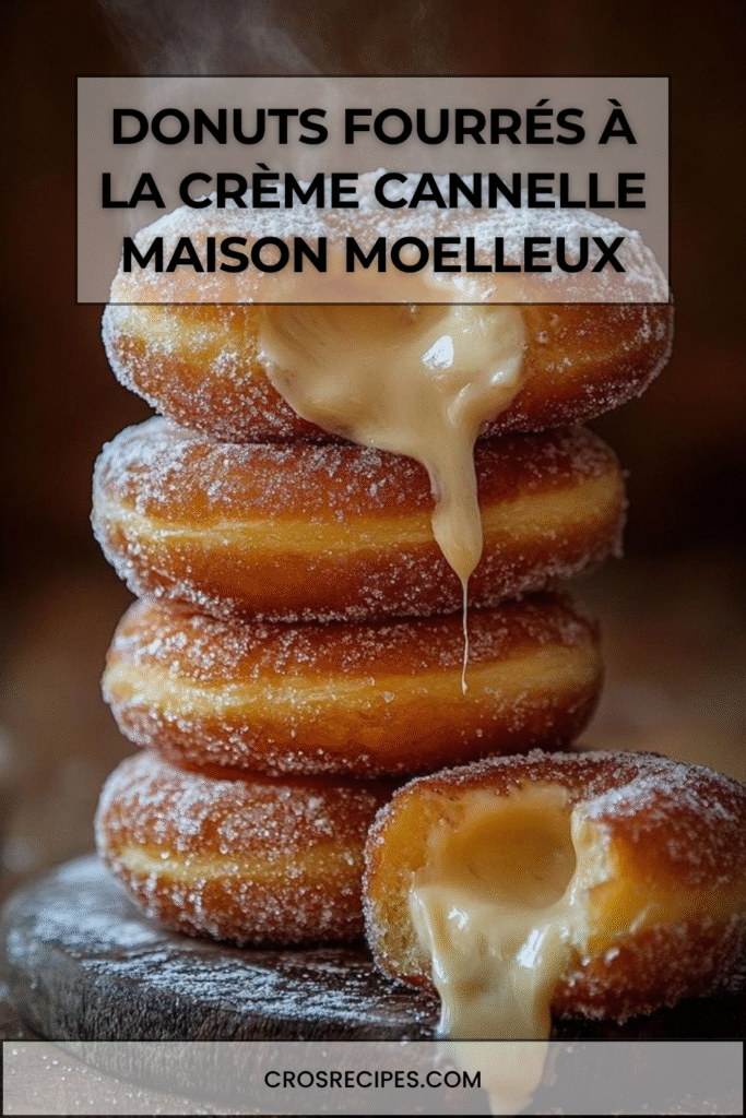 Donuts dorés et moelleux roulés dans du sucre à la cannelle et remplis de crème pâtissière vanillée.