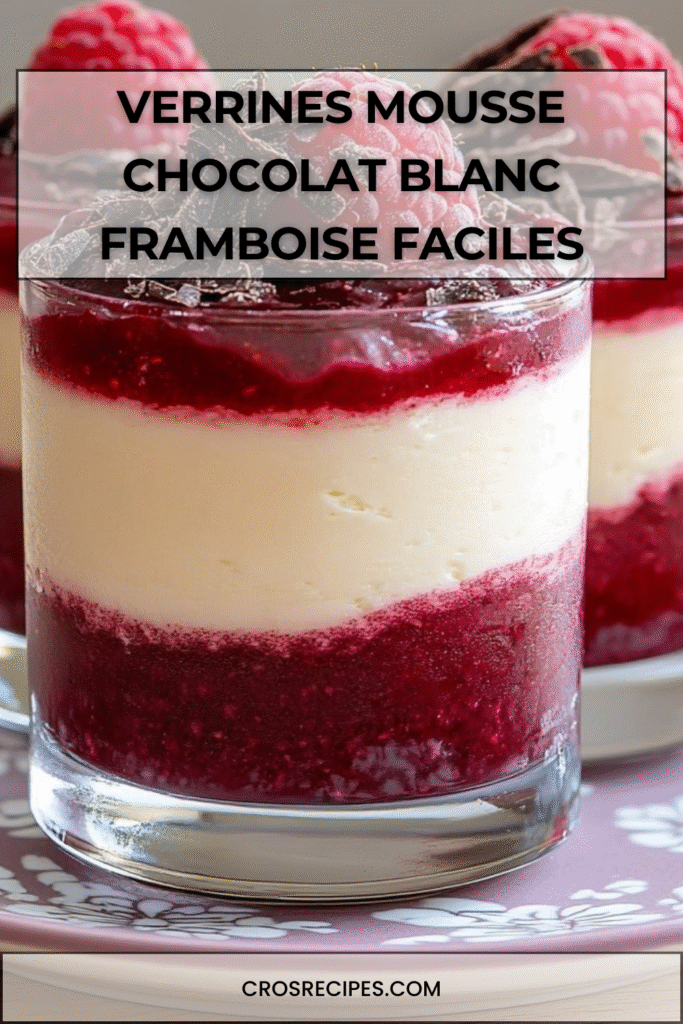 Verrines de mousse au chocolat blanc et coulis de framboise, décorées de framboises fraîches et copeaux de chocolat noir.