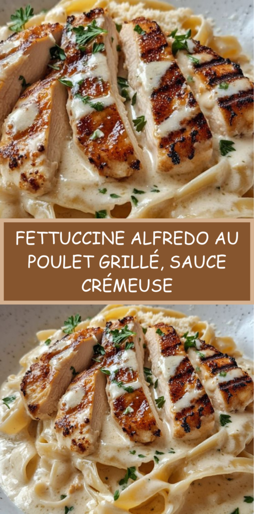 Assiette de fettuccine Alfredo nappées de sauce crémeuse au parmesan avec poulet grillé en tranches et persil frais