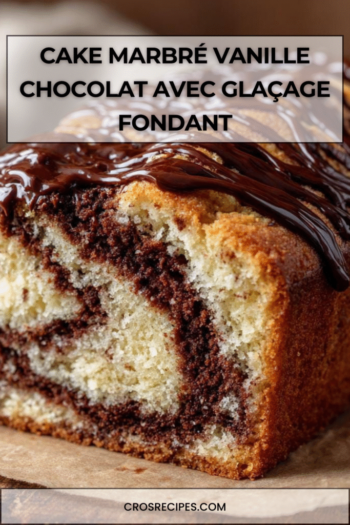 Cake marbré vanille-chocolat tranché avec glaçage fondant au chocolat coulant sur le dessus.