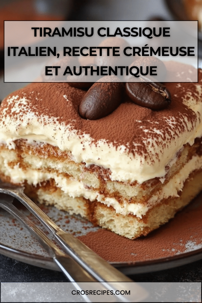 Tiramisu classique en couches avec cacao saupoudré, crème mascarpone et biscuits imbibés de café.