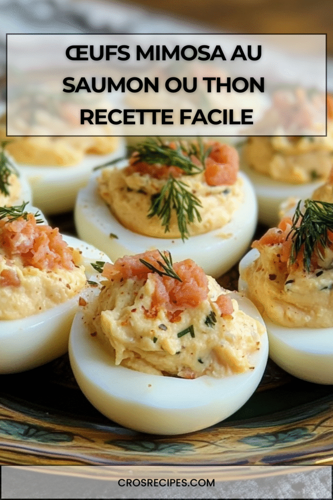 Œufs mimosa garnis de préparation au saumon ou thon, décorés d’herbes fraîches et de paprika.