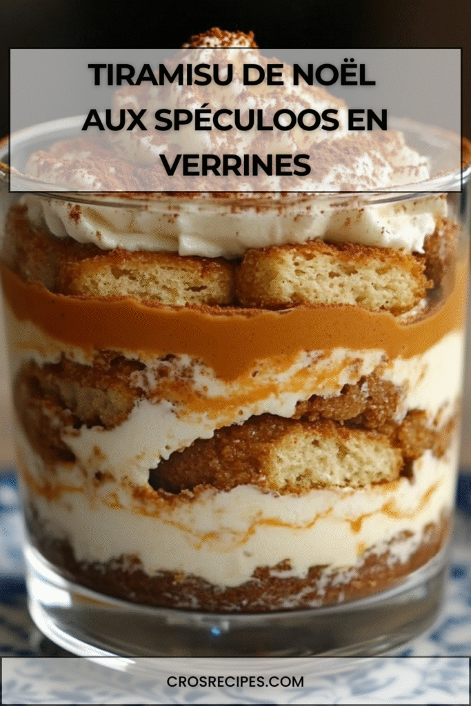 Verrines de tiramisu de Noël aux spéculoos avec couches de crème, café et pâte de spéculoos.