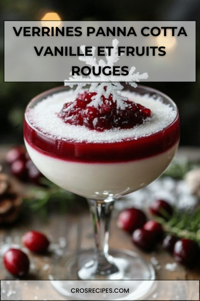 Verrines de panna cotta vanille nappées de coulis de fruits rouges, décorées façon dessert de Noël.