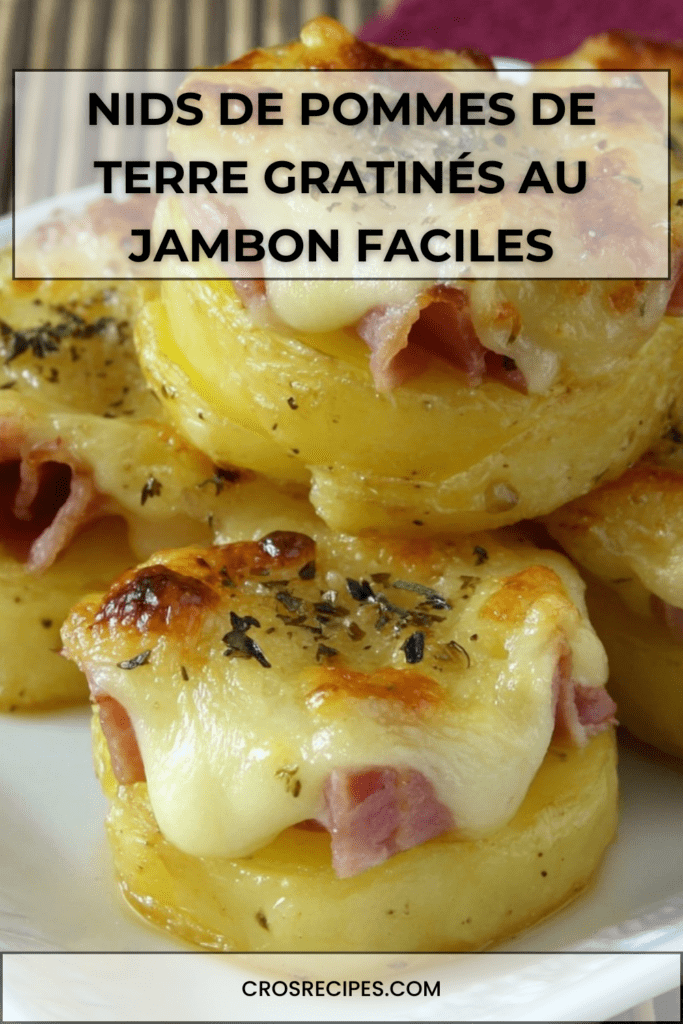 Nids de pommes de terre gratinés disposés dans un plat, dorés au four avec fromage fondu et morceaux de jambon, servis chauds et croustillants