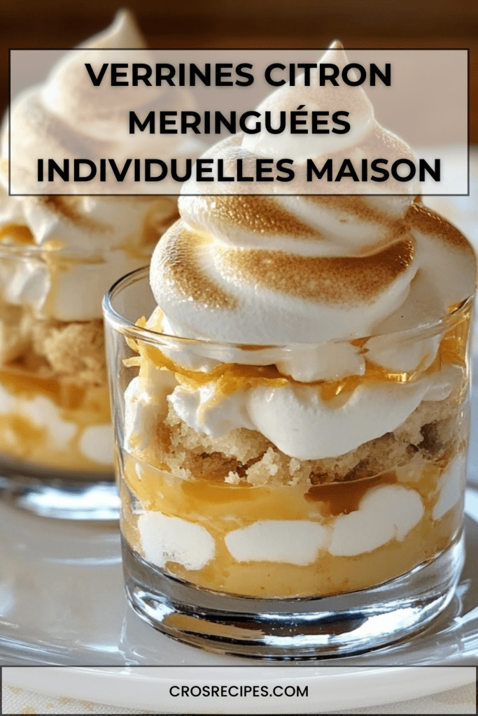Verrines citron individuelles remplies de crème citron onctueuse, biscuits émiettés et meringue dorée au chalumeau, présentées sur une table
