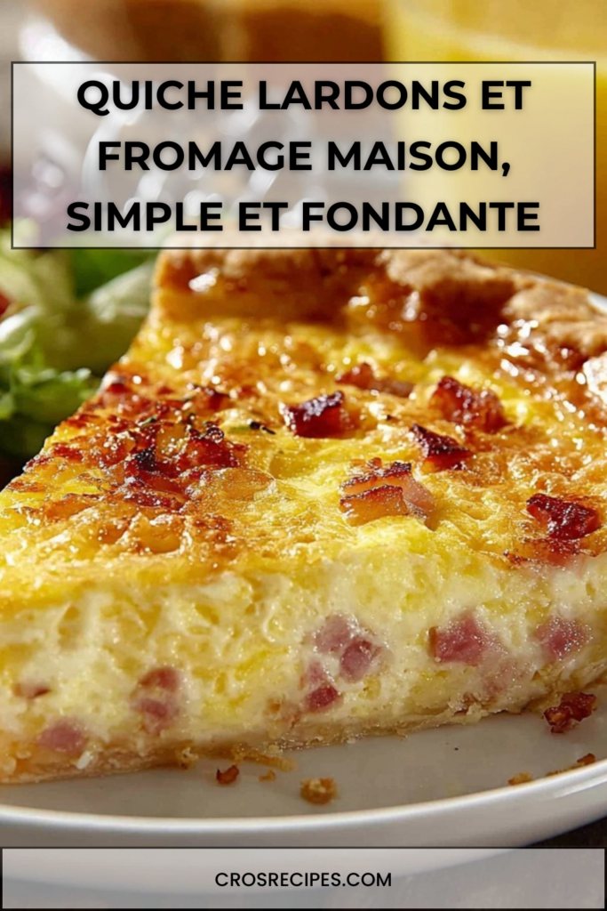 Quiche lardons et fromage dorée au four, découpée en parts égales, avec pâte croustillante et garniture crémeuse sur une assiette