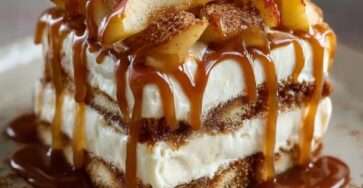 Tiramisu aux pommes poêlées et caramel beurre salé, dessert crémeux et fondant en verrines.