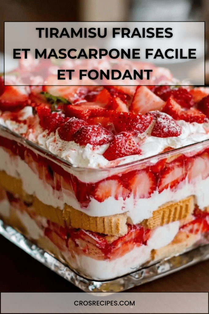 Tiramisu fraises et crème mascarpone fondante, présenté en plat en verre avec couches visibles de biscuits, fraises fraîches et crème onctueuse.