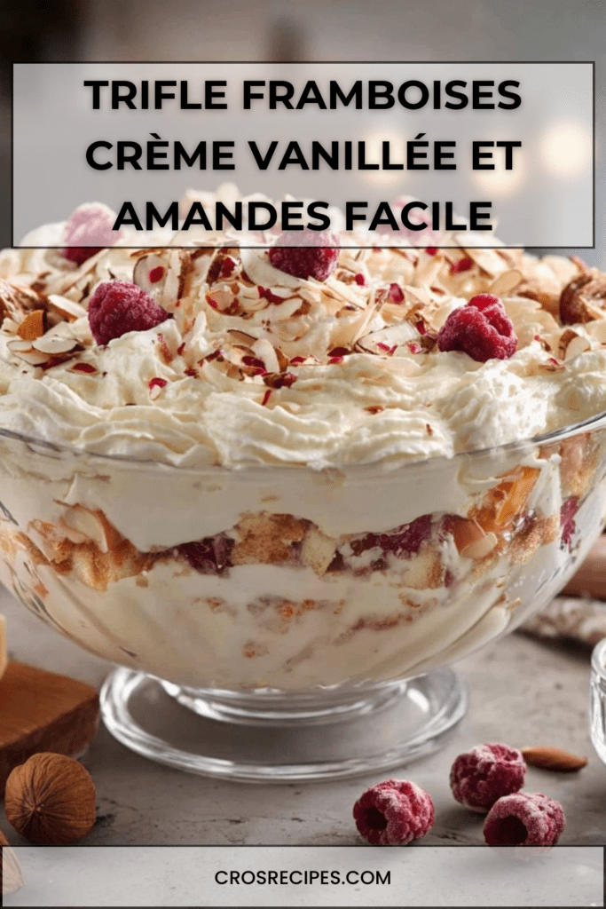 Trifle framboises à la crème vanillée et amandes, présenté en grand saladier transparent avec couches visibles de biscuit, crème et fruits rouges.