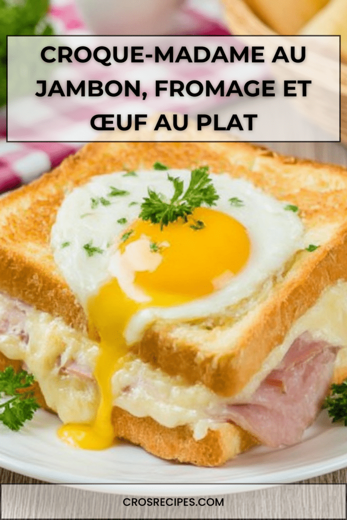 Croque-madame doré au four avec jambon blanc, fromage fondu et œuf au plat coulant, servi chaud avec herbes fraîches.