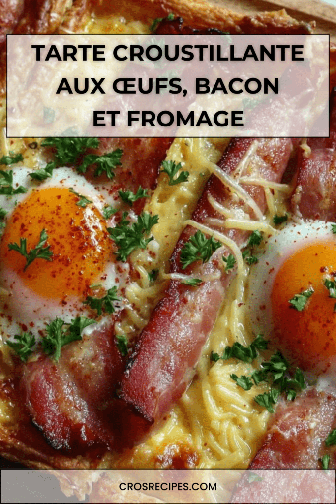 Tarte croustillante aux œufs au plat, bacon doré et fromage fondu sur pâte feuilletée, servie chaude avec persil frais.