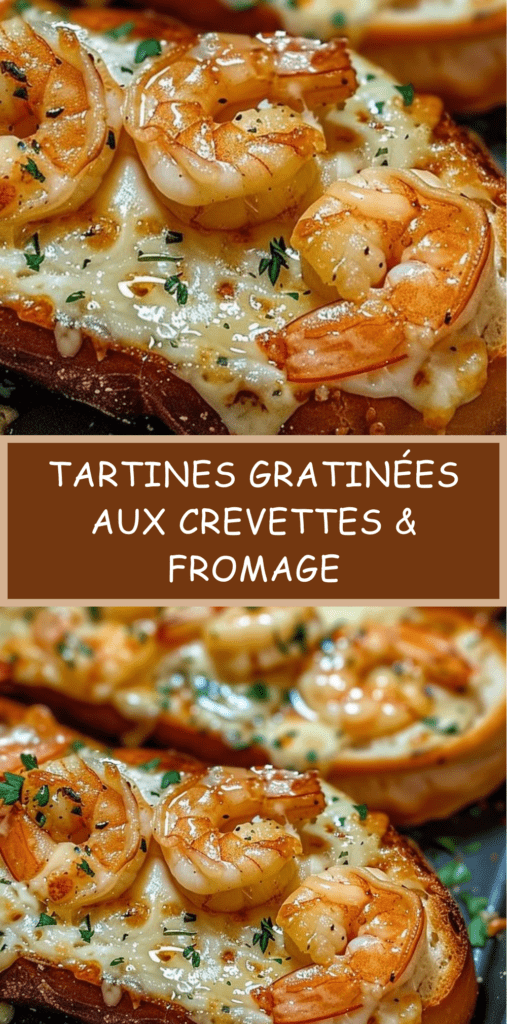 Tartines gratinées aux crevettes dorées à l’ail et fromage fondu, légèrement gratinées et parsemées de persil frais sur une plaque de cuisson.