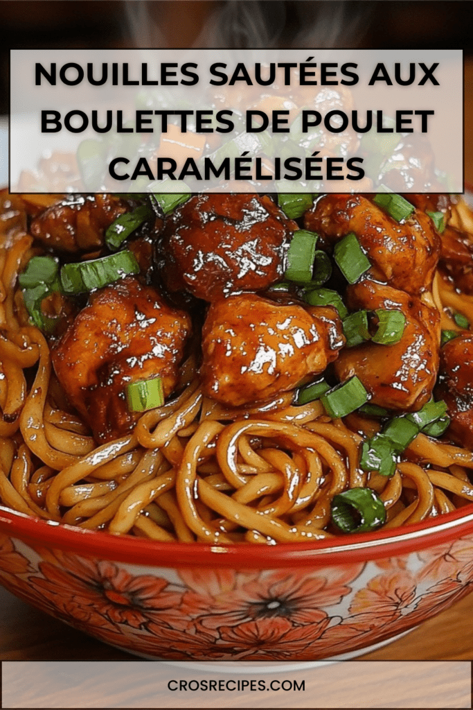 Nouilles sautées au wok avec boulettes de poulet caramélisées, sauce soja brillante, oignons verts frais et légumes croquants