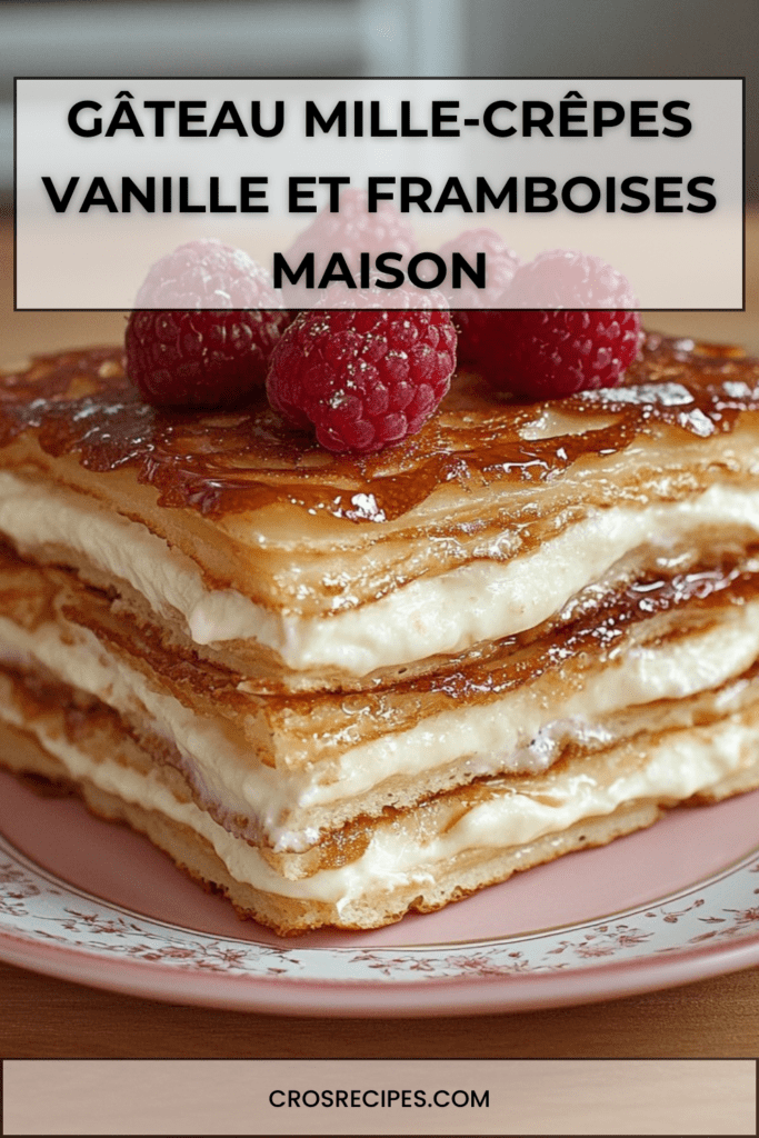 Gâteau mille-crêpes garni de crème pâtissière à la vanille et de framboises fraîches, découpé en parts nettes et présenté sur un plat à dessert