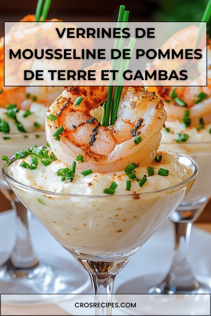 Verrines de mousseline de pommes de terre crémeuse et surmontées de gambas grillées dorées, décorées de ciboulette fraîche