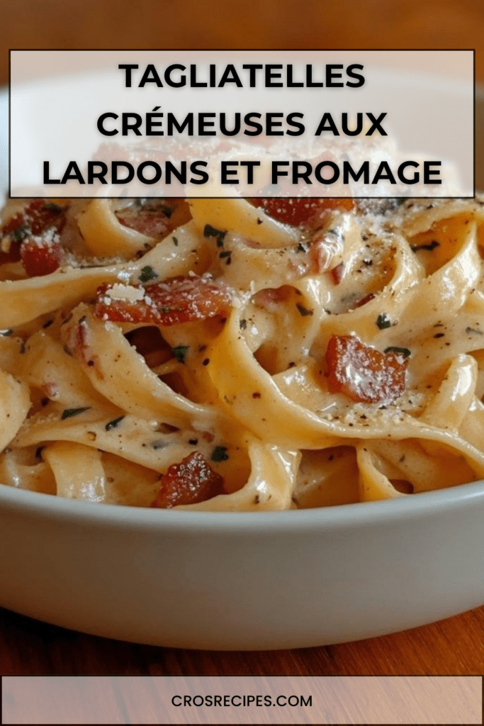 Tagliatelles nappées de sauce crémeuse aux lardons croustillants et fromage fondant, parsemées de persil frais et poivre noir