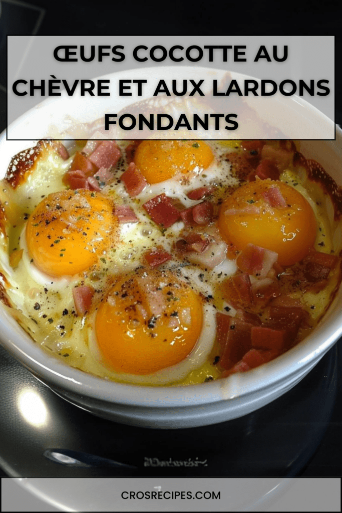 Œufs cocotte cuits au four en ramequins avec fromage de chèvre fondant, lardons fumés croustillants et jaune légèrement coulant.