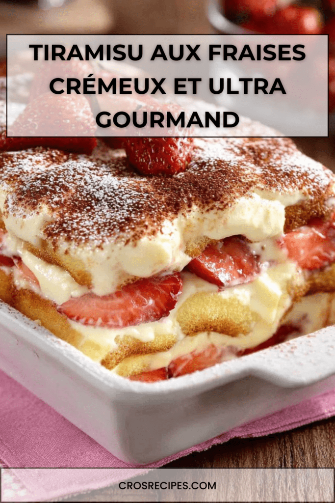 Tiramisu aux fraises en couches avec crème mascarpone onctueuse, biscuits imbibés et fraises fraîches, dessert servi bien frais.