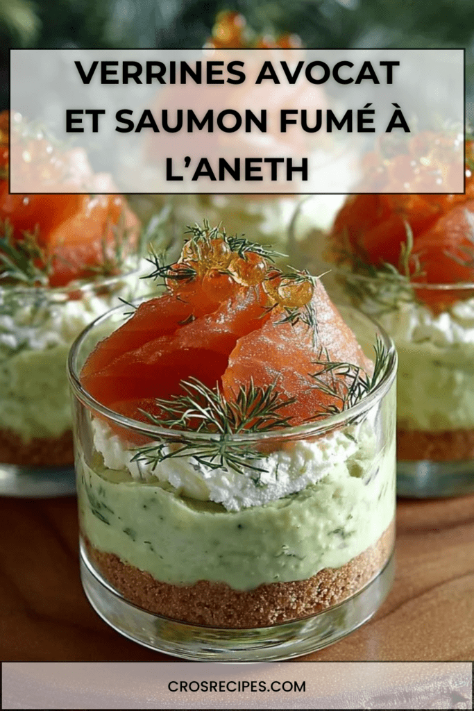 Verrines avocat et saumon fumé en couches, crème d’avocat onctueuse, fromage frais et saumon fumé, décorées d’aneth et d’œufs de saumon.