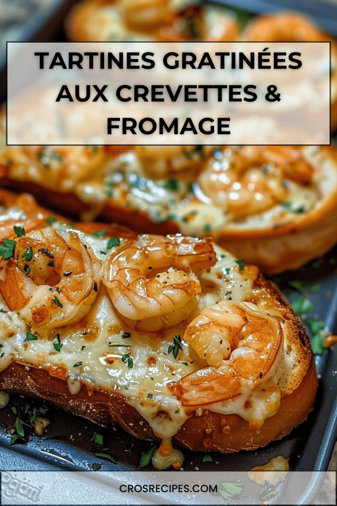 Tartines gratinées aux crevettes dorées à l’ail et fromage fondu, légèrement gratinées et parsemées de persil frais sur une plaque de cuisson.