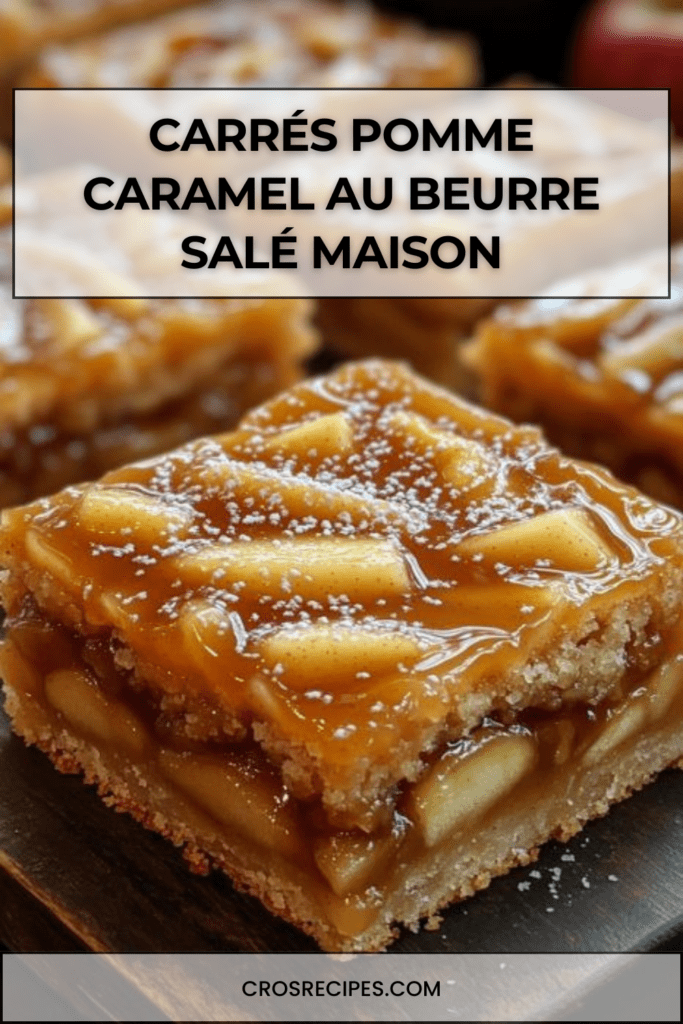 Carrés pommede tarte aux pommes avec base sablée dorée, morceaux de pommes fondants et nappage brillant de caramel au beurre salé.