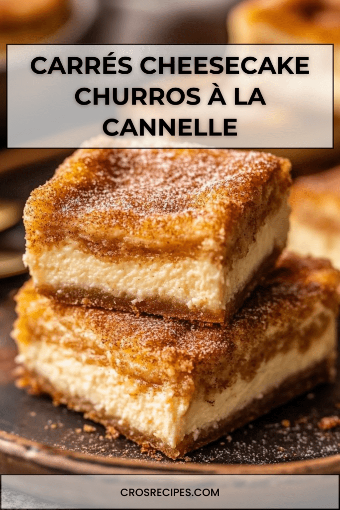 Carrés cheesecake churros dorés avec cœur crémeux au fromage frais et finition sucre-cannelle, servis sur une assiette.