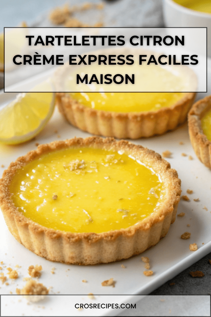 Tartelettes au citron garnies d’une crème lisse et brillante, décorées de zestes de citron frais, présentées sur une assiette élégante.