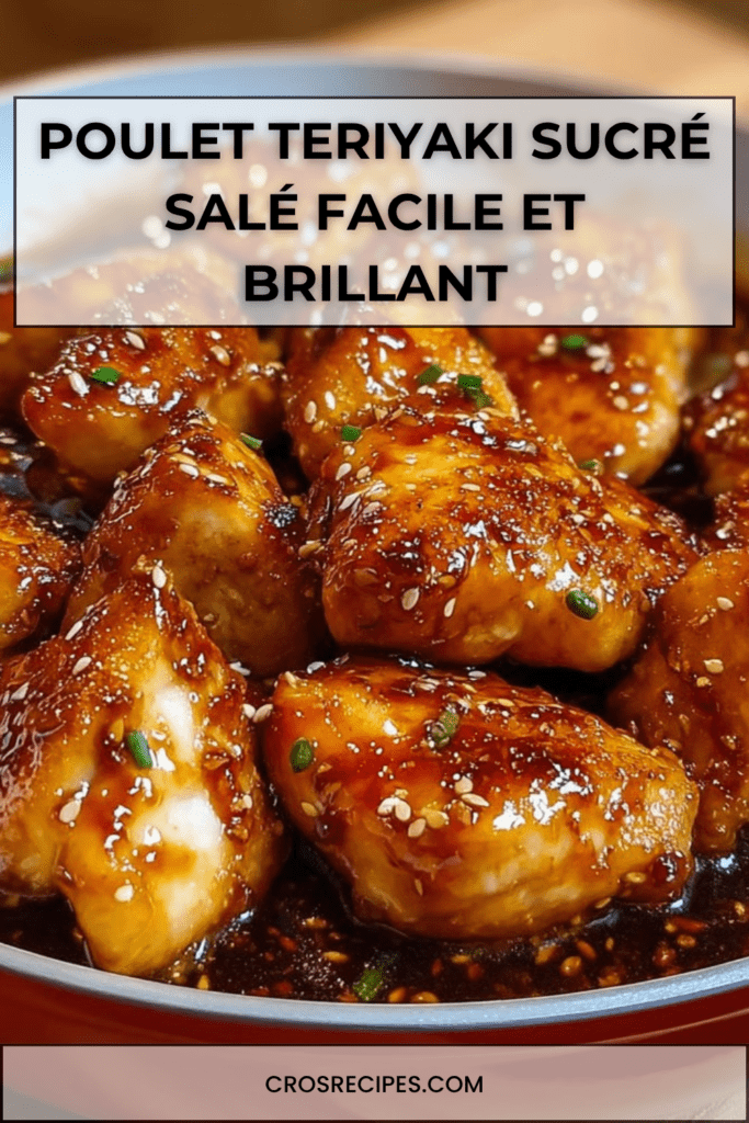 Morceaux de poulet teriyaki brillants nappés de sauce sucrée-salée, garnis de graines de sésame et d’oignons verts, servis avec du riz.