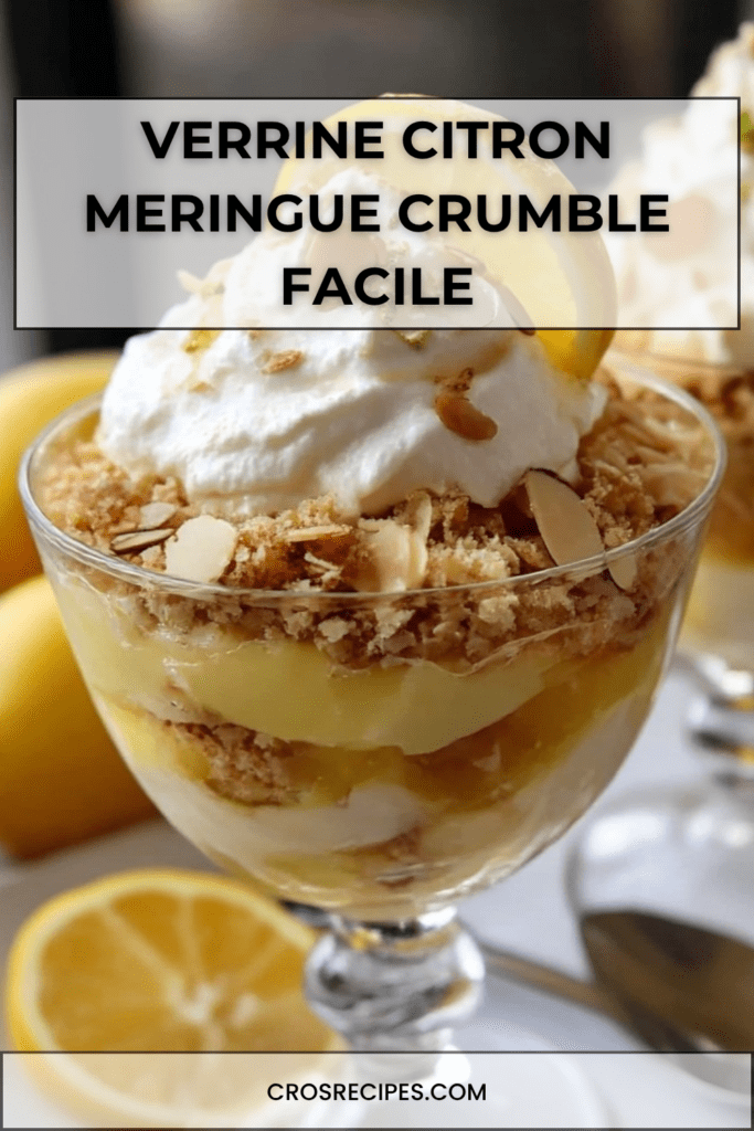 Verrines de citron lemon curd avec chantilly aérienne, meringue émiettée et crumble de biscuits sablés, présentées en couches gourmandes.