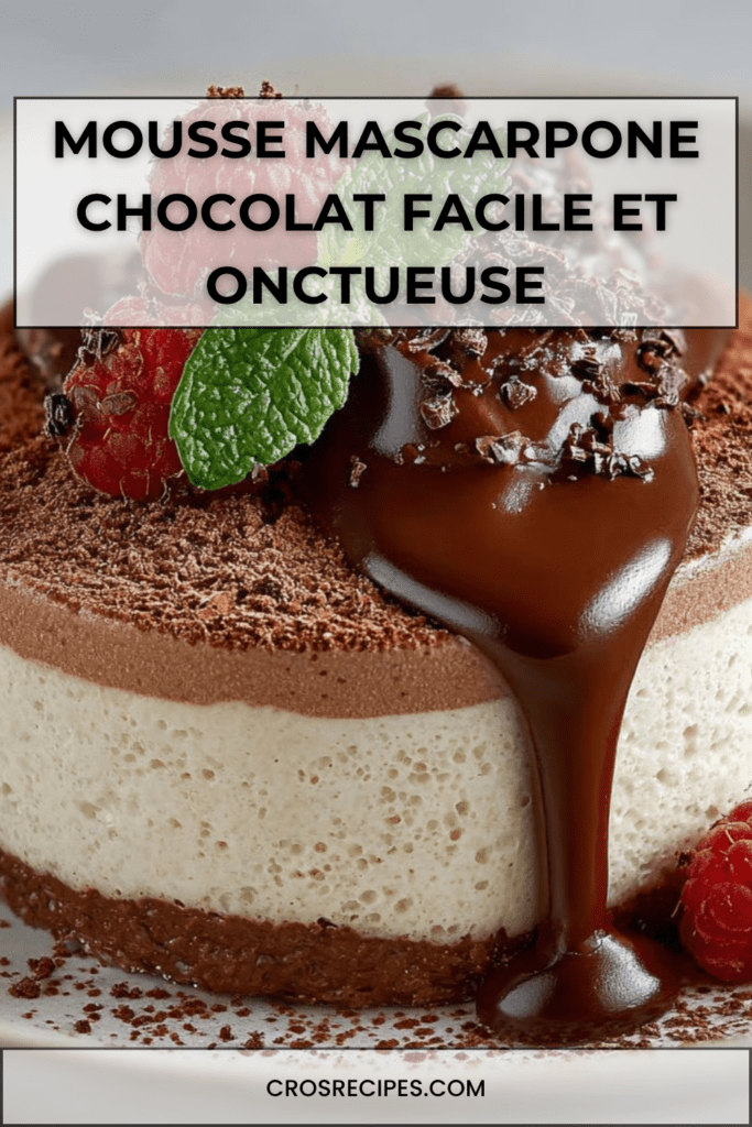 Verrines de mousse mascarpone au chocolat noir, texture aérienne et crémeuse, décorées de cacao en poudre et copeaux de chocolat.