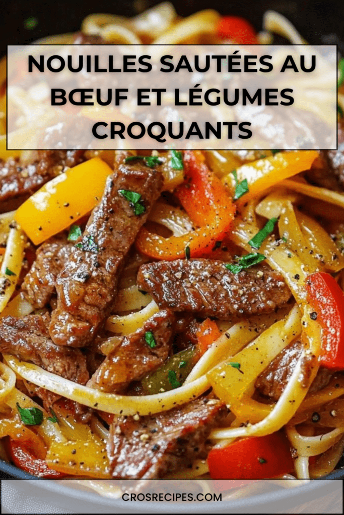Assiette de nouilles sautées au bœuf avec poivrons rouges, jaunes et verts, oignon émincé et herbes fraîches, servie bien chaude dans un style asiatique gourmand.