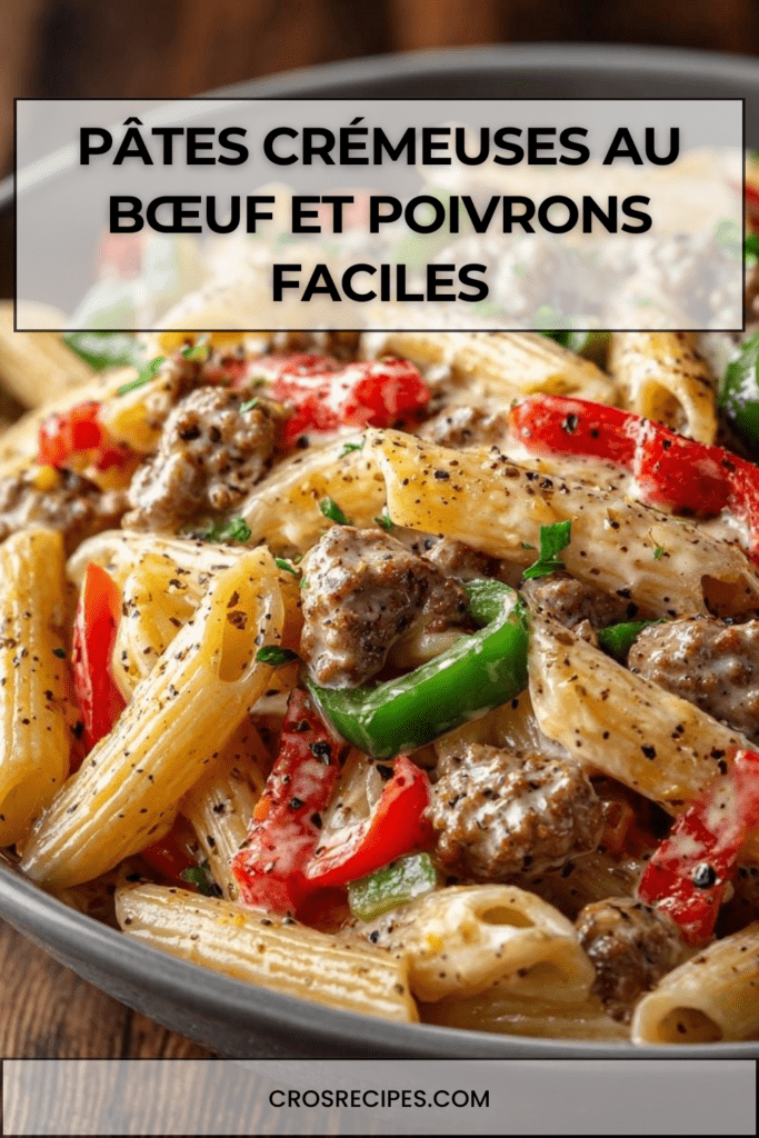 pâtes crémeuses au bœuf haché et poivrons colorés dans une sauce au parmesan avec persil frais dans une grande poêle