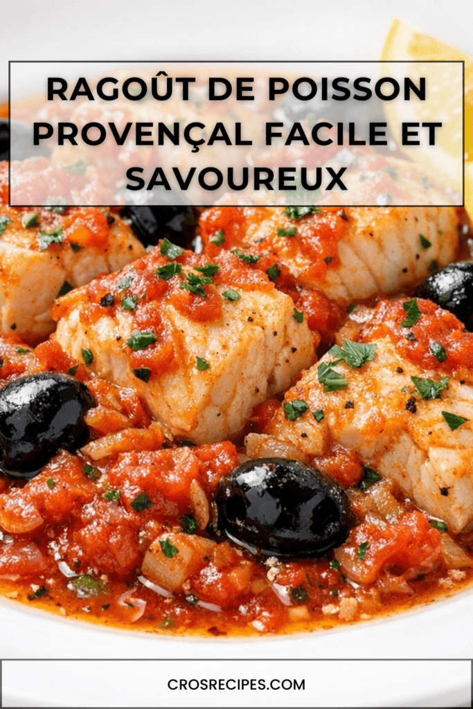 Ragoût de poisson provençal avec morceaux de poisson tendre dans une sauce tomate aux olives noires, herbes et persil frais.