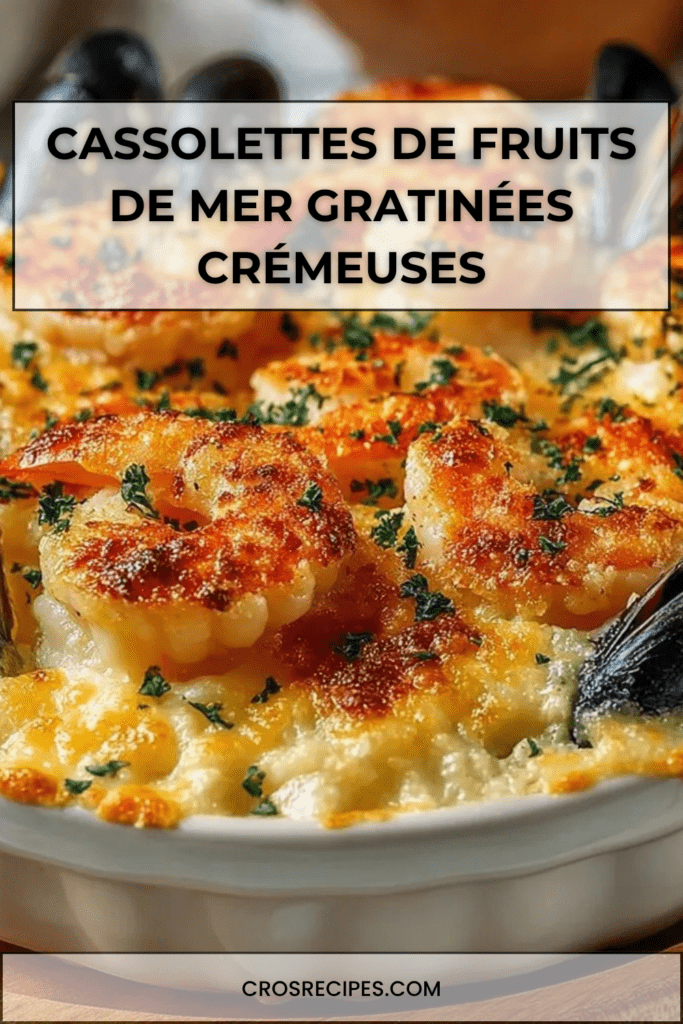 Cassolettes de fruits de mer gratinées au four, avec crevettes, moules et Saint-Jacques nappées de sauce crémeuse et croûte dorée.
