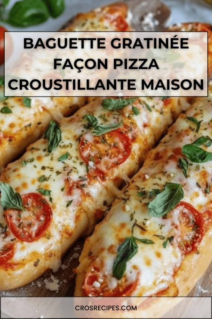 Baguette gratinée façon pizza sortie du four, garnie de sauce tomate, mozzarella fondante, rondelles de tomates fraîches, basilic et origan, servie chaude sur une planche en bois.