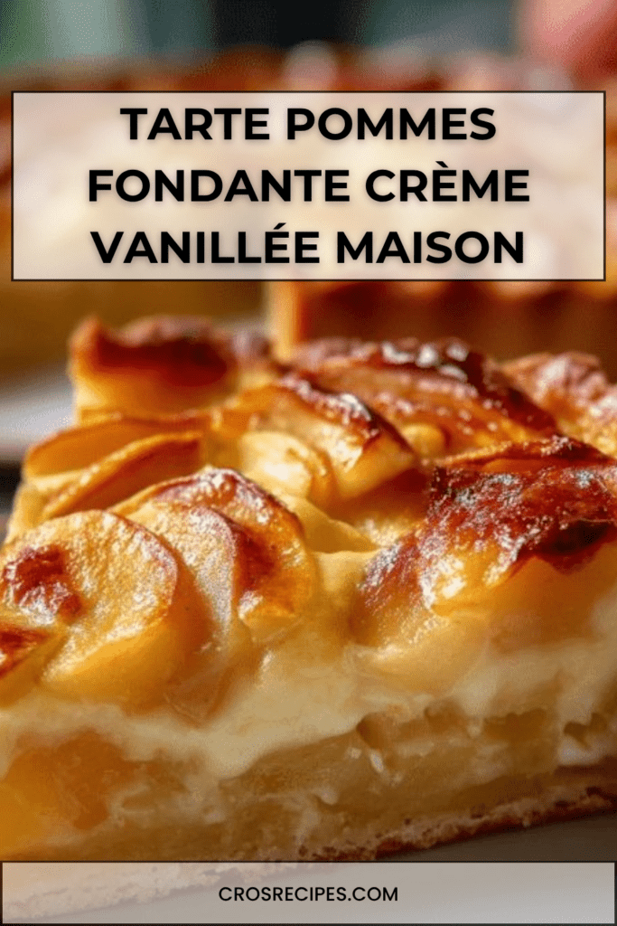 Tarte aux pommes fondantes avec crème vanillée dorée, disposées en fines lamelles sur une pâte sablée croustillante, légèrement caramélisée et brillante.