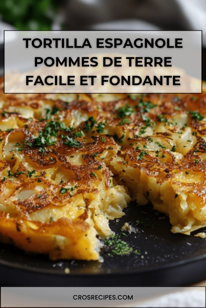 Tortilla espagnole épaisse aux pommes de terre et oignons, dorée à l’extérieur et fondante à l’intérieur, coupée en parts sur une assiette.