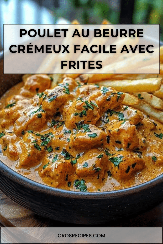 Poulet au beurre crémeux servi avec des frites dorées, sauce tomate épicée, filet d’ail au persil et herbes fraîches