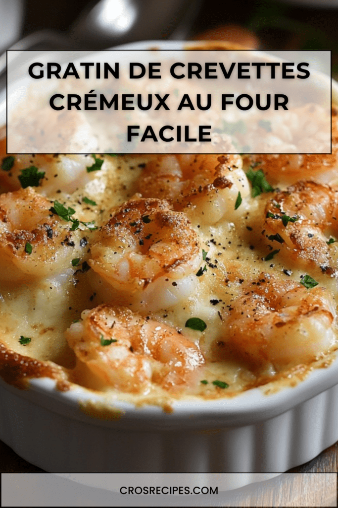Gratin de crevettes crémeux au four servi dans un plat doré, avec une sauce onctueuse, du fromage gratiné et du persil frais.